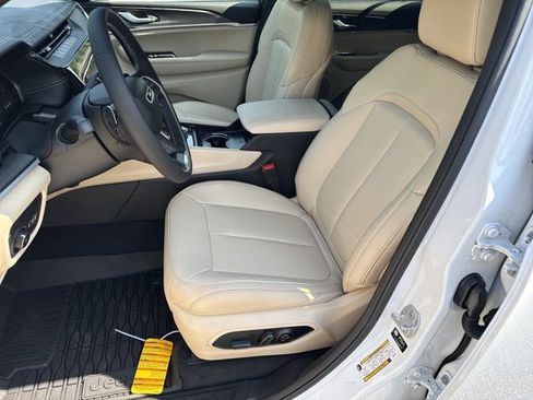 New 2026 Jeep Grand Cherokee Limited w/ Limited Altitude Package AWD/4WD image 9