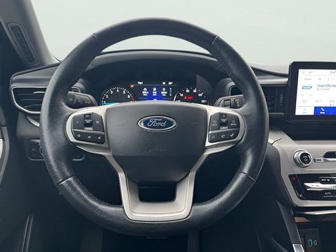 Used 2023 Ford Explorer XLT w/ Equipment Group 202A AWD/4WD image 18