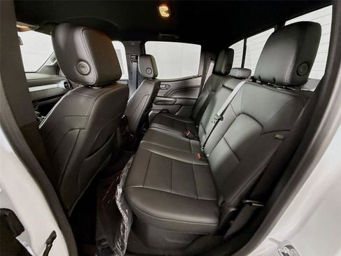 New 2025 Chevrolet Colorado LT w/ LT Convenience Package image 18