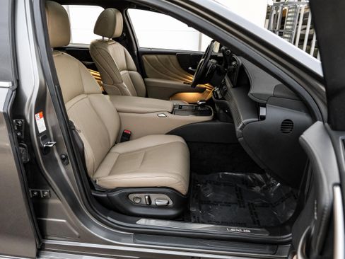 Used 2021 Lexus LS 500 w/ Accessory Package (Z1) image 36