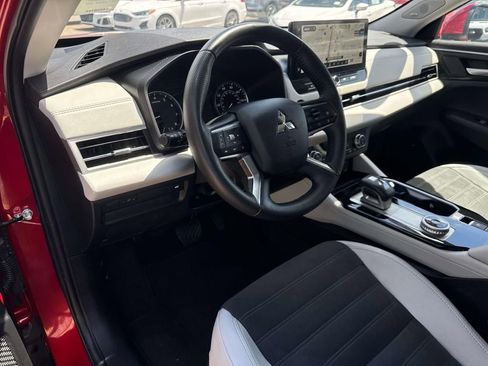 Used 2025 Mitsubishi Outlander SE AWD/4WD image 19