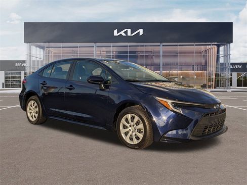 Used 2024 Toyota Corolla LE image 2