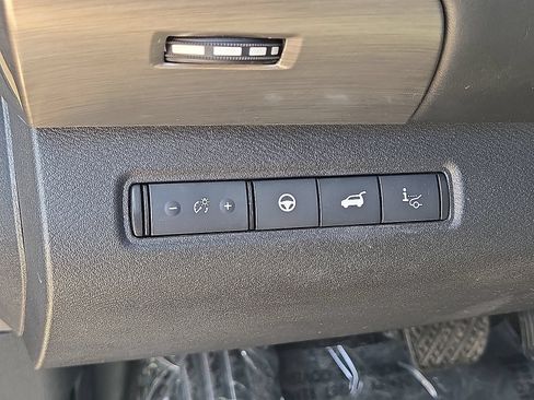 Used 2023 Nissan Pathfinder Platinum w/ Black Appearance Package FWD image 25