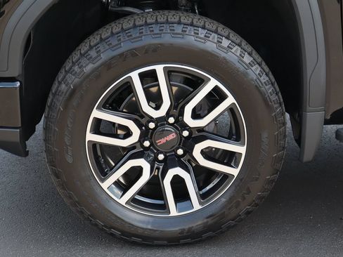 Certified 2025 GMC Sierra 1500 AT4 w/ AT4 Premium Package AWD/4WD image 33