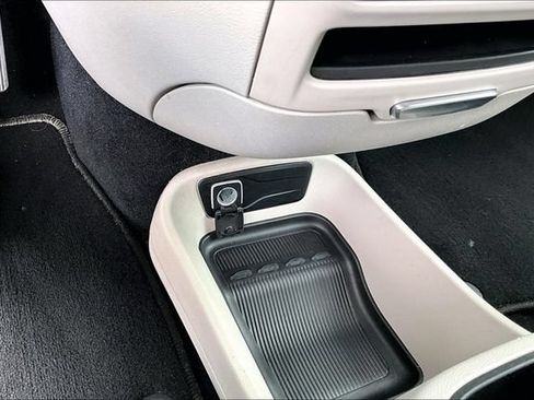 Used 2023 Chrysler Pacifica Touring-L FWD image 16