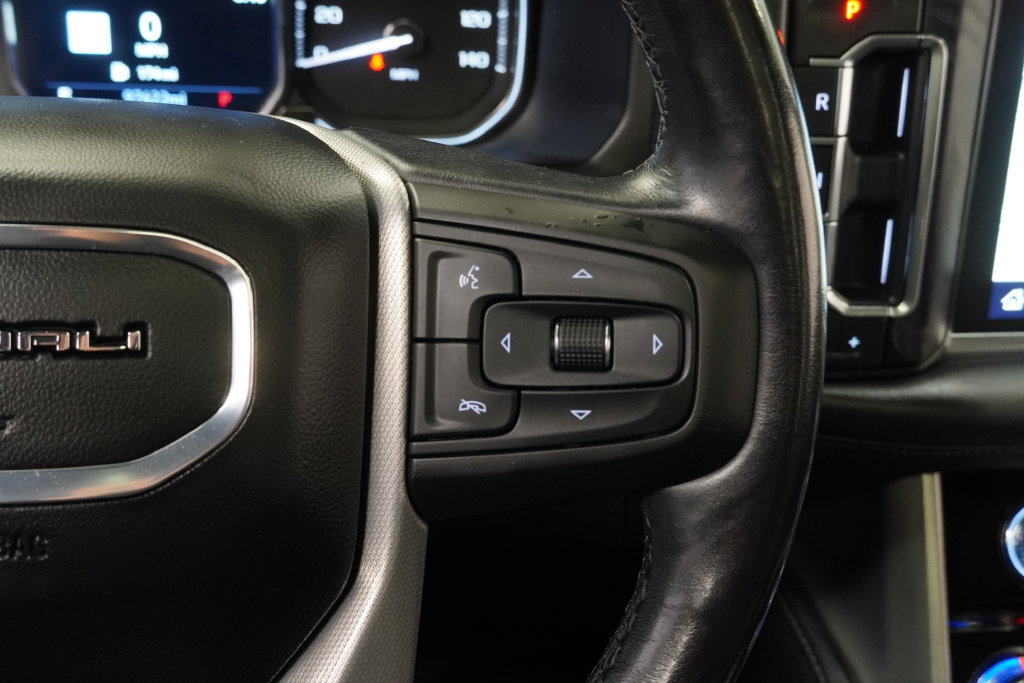 Used 2021 GMC Yukon XL Denali w/ Denali Premium Package AWD/4WD image 24