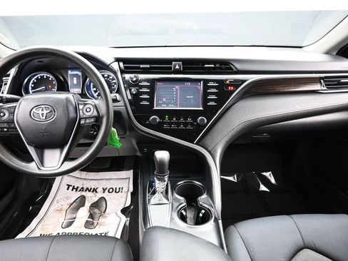 Used 2018 Toyota Camry LE image 13