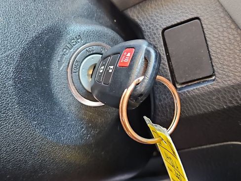 Used 2013 Toyota RAV4 XLE AWD/4WD image 33