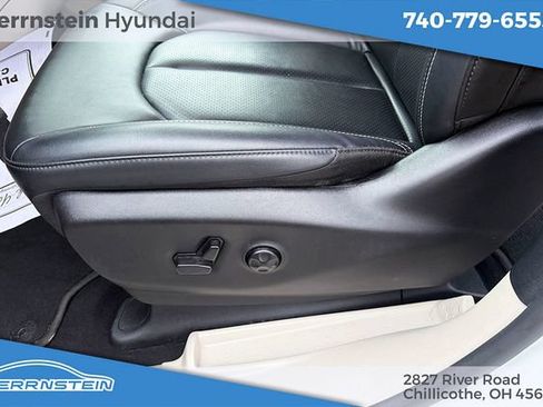 Used 2024 Chrysler Pacifica Touring-L FWD image 16