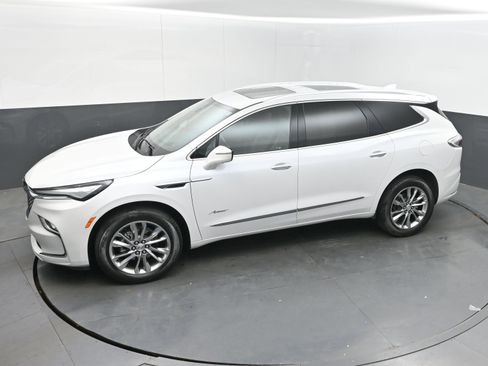 Used 2024 Buick Enclave Avenir FWD image 22
