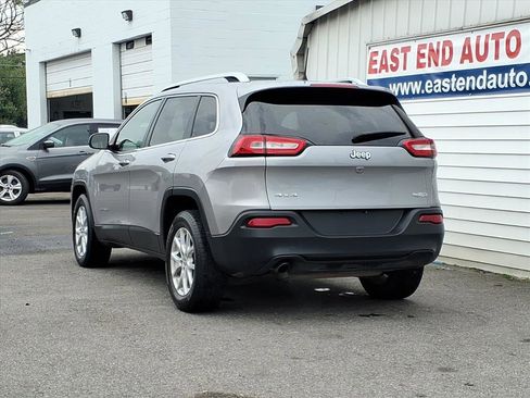 Used 2017 Jeep Cherokee Latitude w/ Comfort/Convenience Group image 2