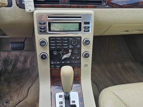 Used 2010 Volvo XC70 T6 image 14