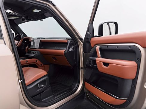 Used 2025 Land Rover Defender 110 AWD/4WD image 35