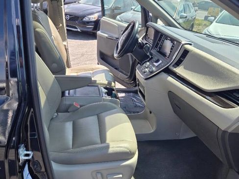 Used 2019 Toyota Sienna XLE AWD/4WD image 17