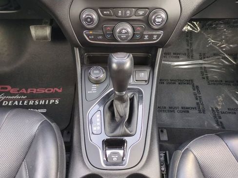 Used 2022 Jeep Cherokee Limited AWD/4WD image 19