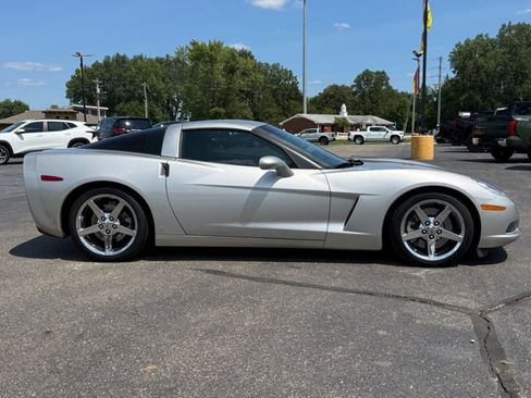 Used 2007 Chevrolet Corvette Coupe w/ Preferred Equipment Group RWD image 9