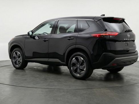 Used 2025 Nissan Rogue SV image 6