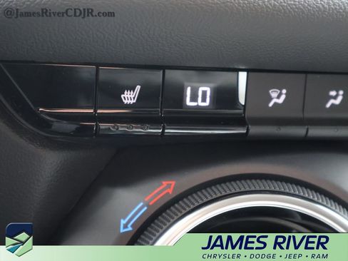 Used 2025 Chevrolet Blazer LT AWD/4WD image 36