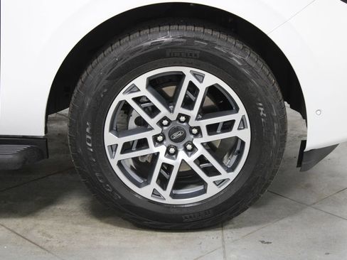 Used 2025 Ford Expedition Active AWD/4WD image 13