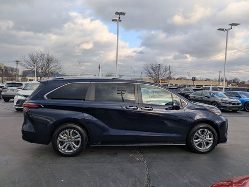 Certified 2023 Toyota Sienna Platinum image 10