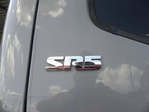 Used 2020 Toyota Tacoma SR5 w/ Technology Package AWD/4WD image 11