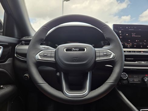 New 2026 Jeep Compass Latitude image 41