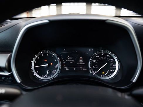 Used 2022 Toyota Highlander XLE image 17