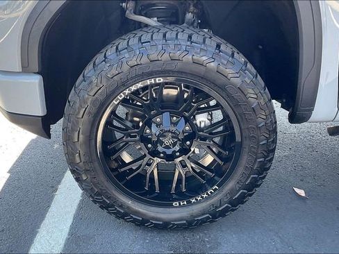 Used 2024 GMC Sierra 1500 AT4 w/ Technology Package image 9