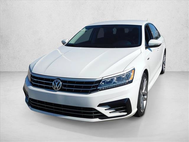 Used 2018 Volkswagen Passat 2.0T R-Line w/ R-Line Lighting Package FWD image 2