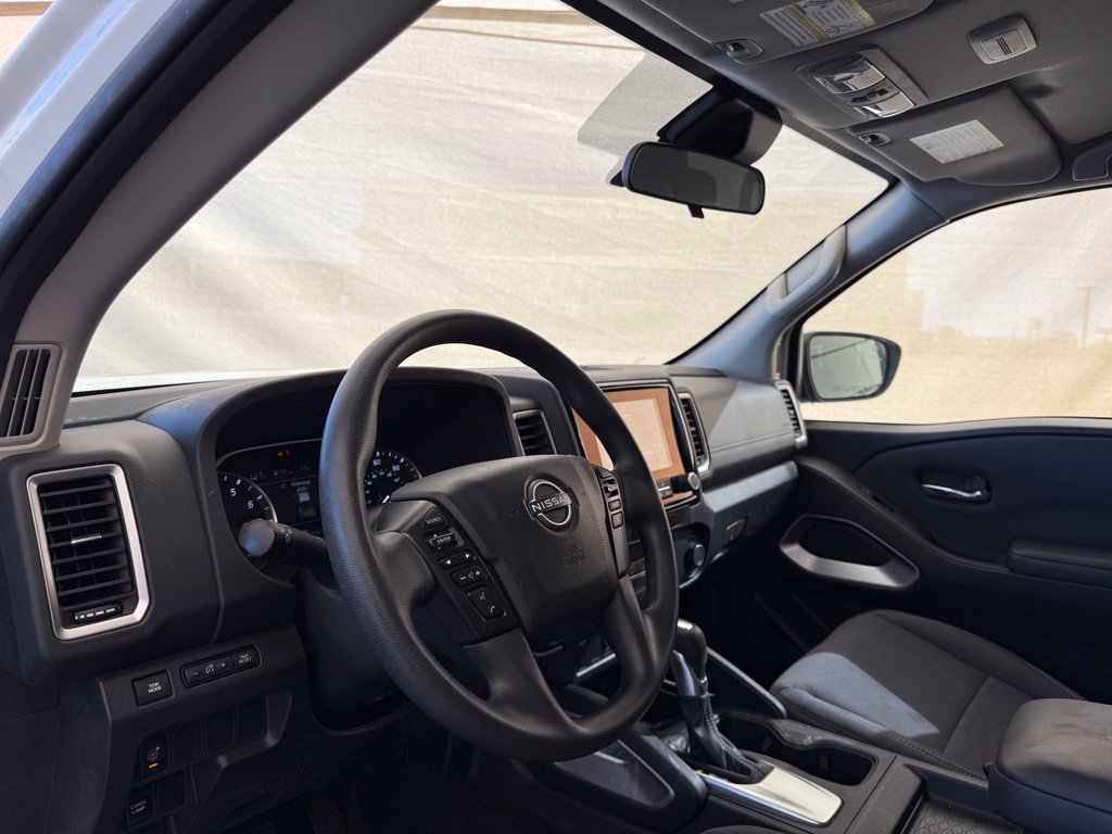 Used 2022 Nissan Frontier SV w/ Technology Package RWD image 12