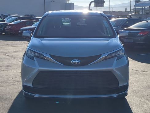 Used 2024 Toyota Sienna LE image 11