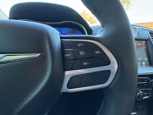 Used 2022 Chrysler 300 Touring L w/ Comfort Group image 17