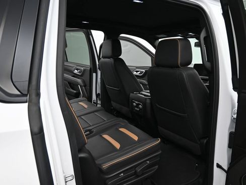 Used 2024 GMC Yukon XL AT4 AWD/4WD image 25