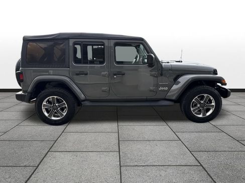 Used 2018 Jeep Wrangler Unlimited Sahara image 6
