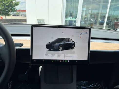 Used 2024 Tesla Model Y Long Range AWD/4WD image 15
