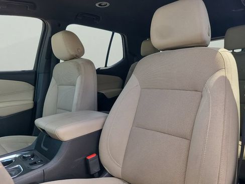 Used 2023 Chevrolet Traverse LS FWD image 17