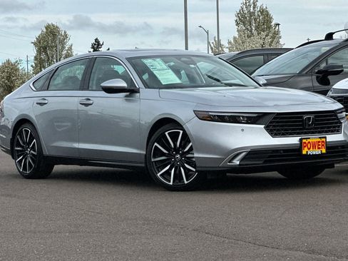 Used 2024 Honda Accord Touring image 2