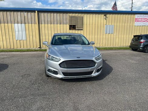 Used 2016 Ford Fusion SE w/ Equipment Group 202A FWD image 2