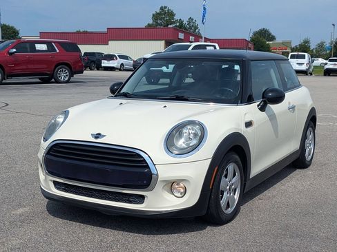 Used 2017 MINI Cooper 2-Door Hardtop FWD image 6