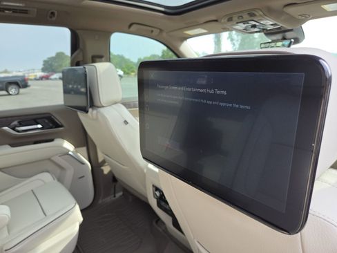New 2026 GMC Yukon Denali w/ Denali Reserve Package AWD/4WD image 31