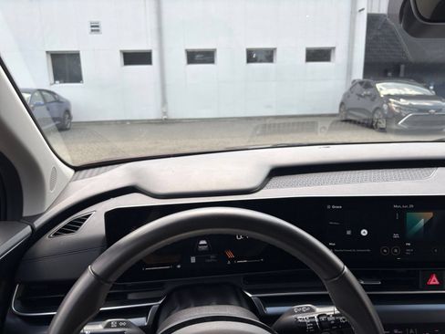 Used 2026 Kia Carnival FWD image 37
