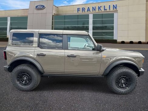 New 2026 Ford Bronco Badlands w/ Sasquatch Package AWD/4WD image 8