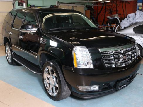 Used 2007 Cadillac Escalade AWD w/ Information Package image 13