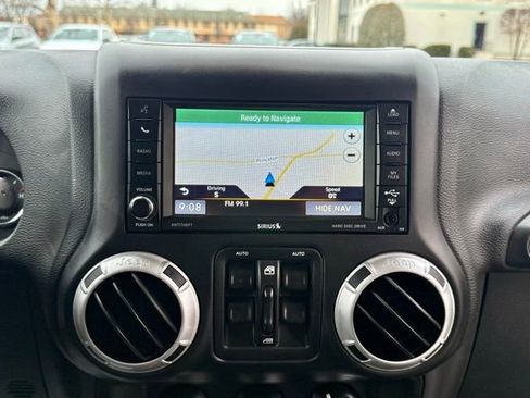 Used 2017 Jeep Wrangler Unlimited Rubicon image 39