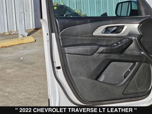 Used 2022 Chevrolet Traverse LT image 13