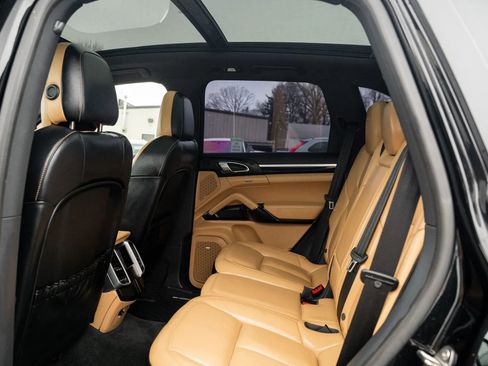 Used 2017 Porsche Cayenne image 8