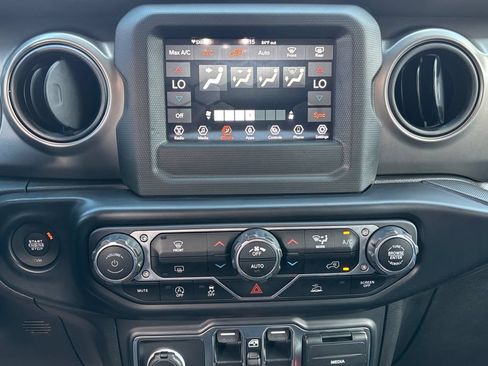 Used 2021 Jeep Wrangler Unlimited Sport AWD/4WD image 22