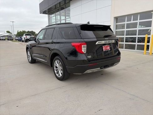 Used 2024 Ford Explorer XLT w/ Equipment Group 202A AWD/4WD image 5