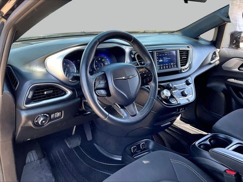 Used 2018 Chrysler Pacifica Touring Plus w/ S Appearance Package FWD image 16