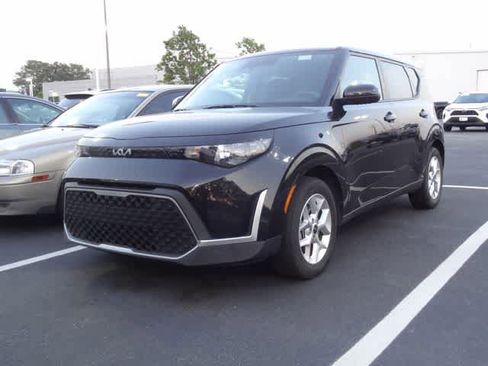 Used 2025 Kia Soul LX w/ LX Technology Package FWD image 1